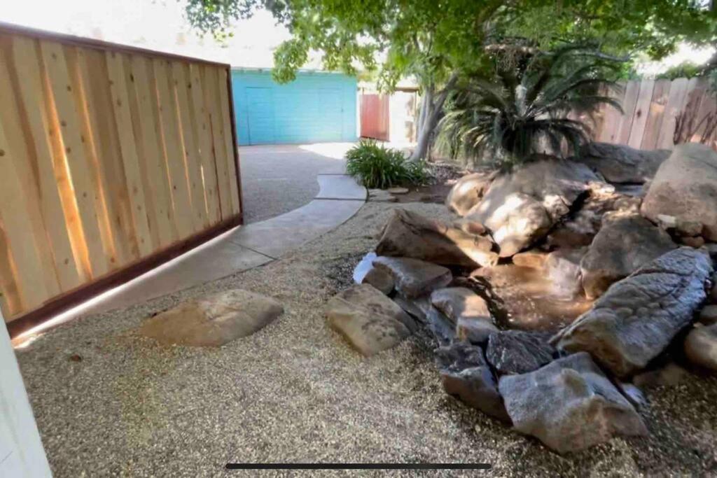 Appartamento Brand New 2Br Cute Blue Led In North Fresno Esterno foto